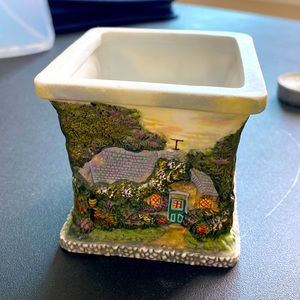 Thomas Kincade tea light holder. With 3 tea lights.